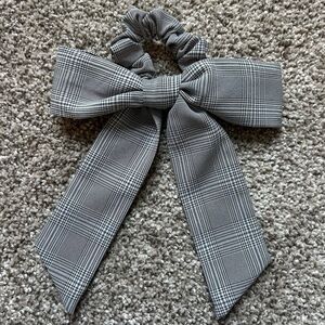 American Eagle Outfitters Gray Plaid Hair Scrunchie